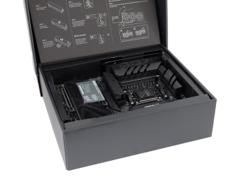 ASUS ROG CROSSHAIR X870E APEX 2. Packaging & Bundle 4