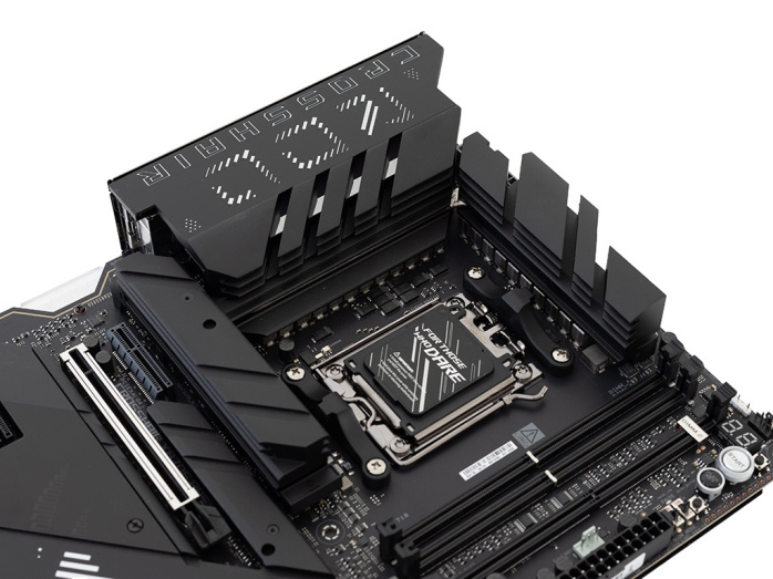 ASUS ROG CROSSHAIR X870E APEX 4. Vista da vicino - Parte seconda 1