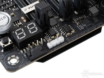 ASUS ROG CROSSHAIR X870E APEX 6. Caratteristiche peculiari 17