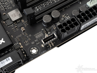 ASUS ROG CROSSHAIR X870E APEX 5. Connettività 12