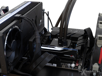 ASUS ROG CROSSHAIR X870E APEX 6. Caratteristiche peculiari 16