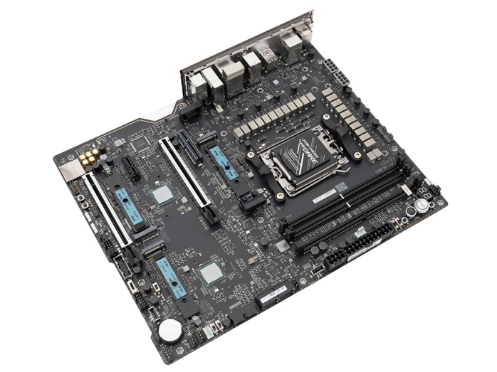 ASUS ROG CROSSHAIR X870E APEX 3. Vista da vicino - Parte prima 6