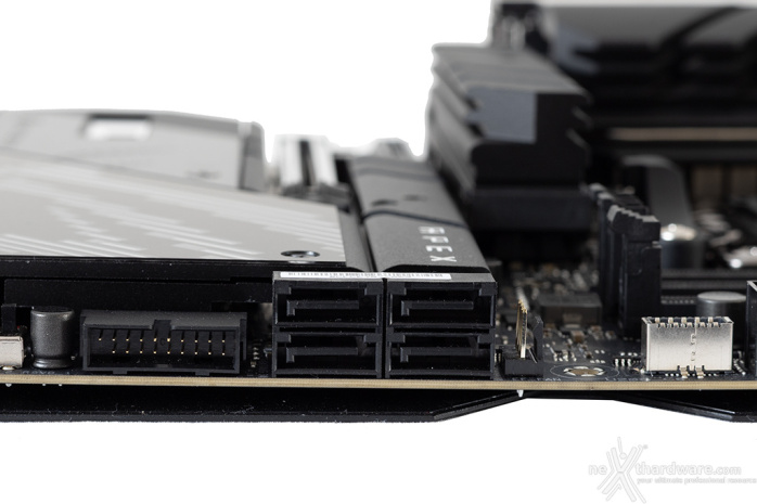 ASUS ROG CROSSHAIR X870E APEX 5. Connettività 1