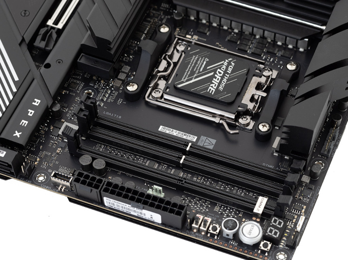 ASUS ROG CROSSHAIR X870E APEX 4. Vista da vicino - Parte seconda 11