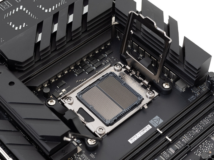 ASUS ROG CROSSHAIR X870E APEX 3. Vista da vicino - Parte prima 8