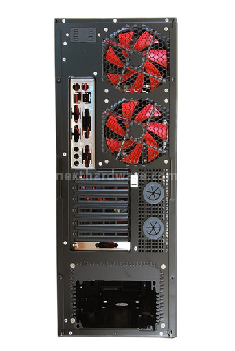 Antec Dark Fleet 85: il Twelve Hundred in veste gaming 2. Visto da vicino - Esterno 4