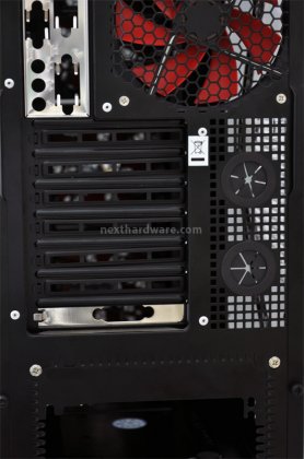 Antec Dark Fleet 85: il Twelve Hundred in veste gaming 4. Segni particolari 8