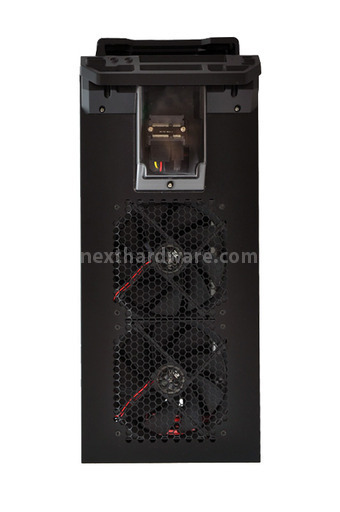 Antec Dark Fleet 85: il Twelve Hundred in veste gaming 2. Visto da vicino - Esterno 5
