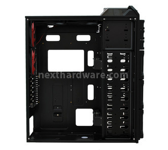 Antec Dark Fleet 85: il Twelve Hundred in veste gaming 3. Visto da vicino - Interno 1