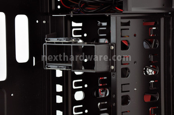 Antec Dark Fleet 85: il Twelve Hundred in veste gaming 3. Visto da vicino - Interno 5