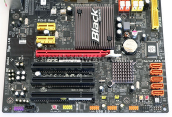 ECS A880GM-AD3 e ECS A890GXM-A 1. ECS A880GM-AD3 3