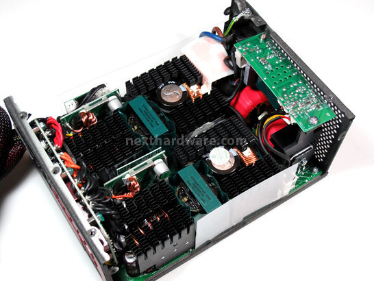 ADATA HM Series 1200 Watt 3. Interno: Come è fatto 2