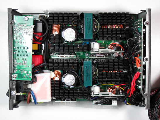 ADATA HM Series 1200 Watt 3. Interno: Come è fatto 3