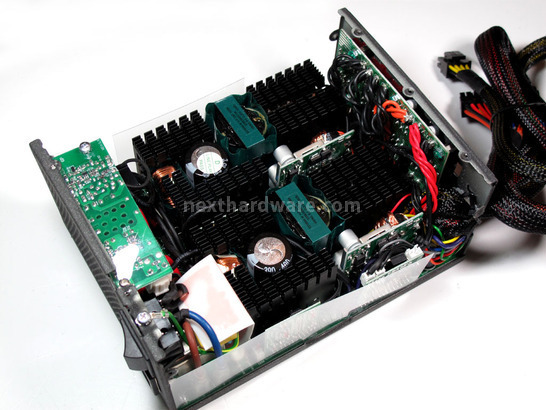 ADATA HM Series 1200 Watt 3. Interno: Come è fatto 1