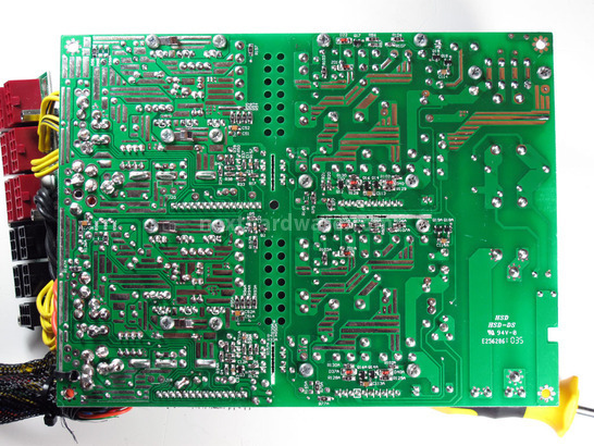 ADATA HM Series 1200 Watt 4. Interno: Componentistica & Layout 11