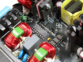 Antec High Current Gamer 900 watt 4. Interno: componentistica & layout 6
