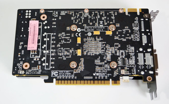 Zotac GeForce GTX 550 Ti : Day One 2. Vista da vicino: PCB e GPU 4
