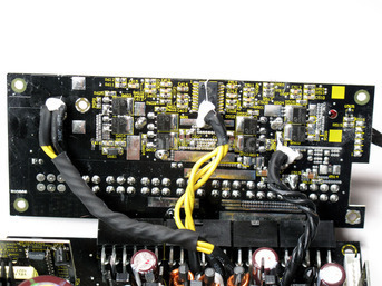 Corsair AX-850 4. Interno: componentistica & layout 10