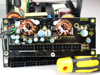 Corsair AX-850 4. Interno: componentistica & layout 9