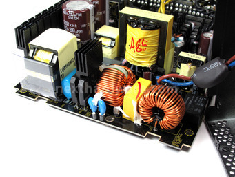 Corsair AX-850 4. Interno: componentistica & layout 5
