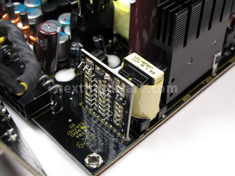 Corsair AX-850 4. Interno: componentistica & layout 6