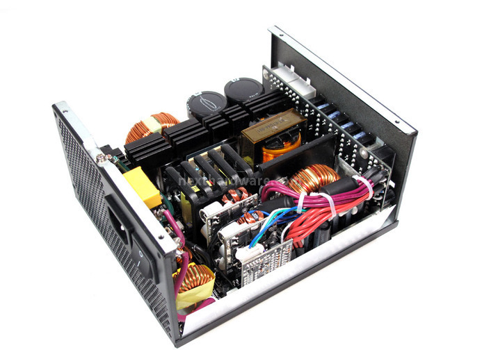 OCZ ZX Series 1250W 4. Interno: componentistica & layout 1