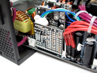 OCZ ZX Series 1250W 4. Interno: componentistica & layout 10