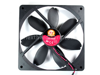 ThermalTake ToughPower Grand 1200W 5. Interno: dissipatori & ventole 5