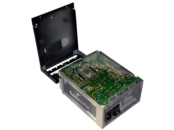 Seasonic Platinum 1000W 4. Componentistica & layout - Parte 1 1
