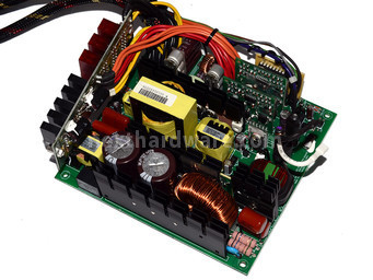 Enermax Revolution87+ 850W 4. Componentistica & layout - Parte prima 3