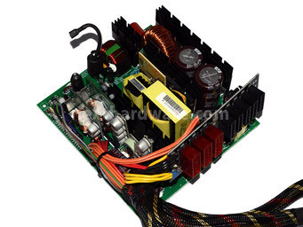 Enermax Revolution87+ 850W 4. Componentistica & layout - Parte prima 4