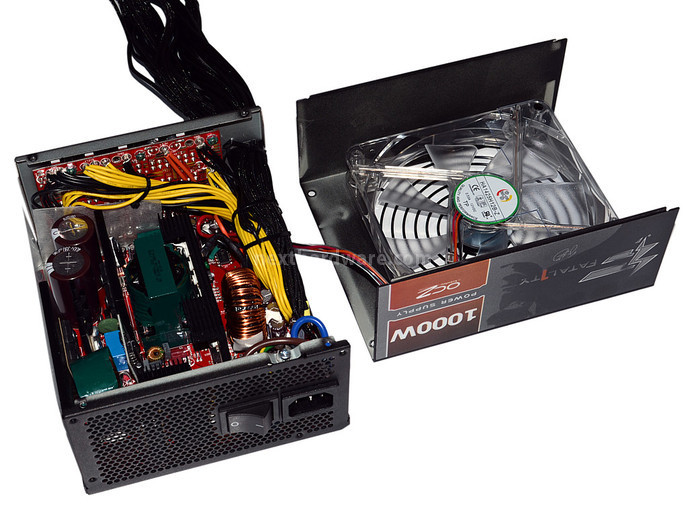 OCZ Fatal1ty 1000W 3. Interno: come è fatto 1