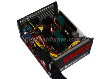 OCZ Fatal1ty 1000W 3. Interno: come è fatto 4