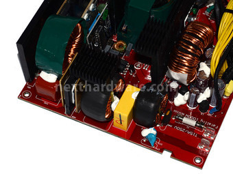 OCZ Fatal1ty 1000W 5. Componentistica & layout - Parte 2 1