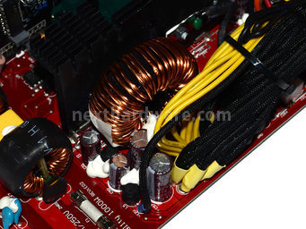 OCZ Fatal1ty 1000W 5. Componentistica & layout - Parte 2 8