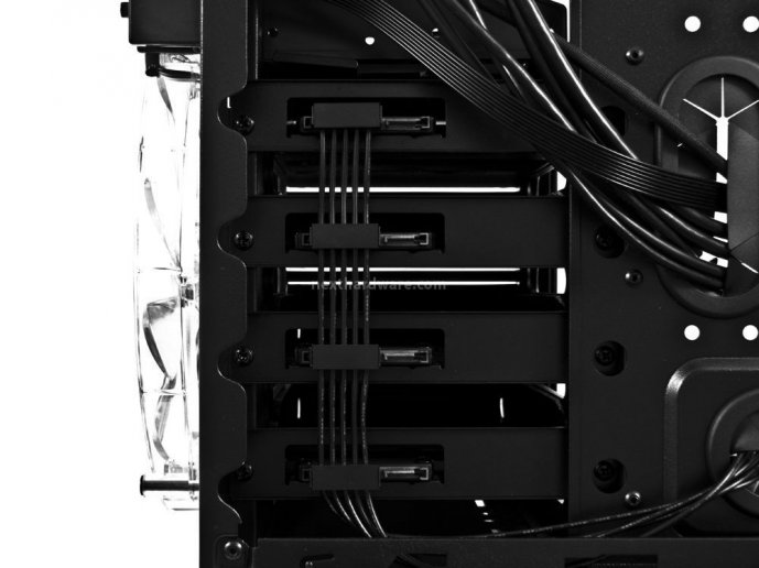 Thermaltake Level 10 GTS 6. Caratteristiche interne 8