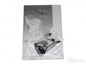 Thermaltake Armor Revo Gene Snow Edition 1. Packaging & Bundle 3