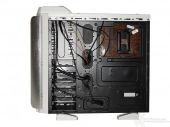 Thermaltake Armor Revo Gene Snow Edition 7. Montaggio componenti 5