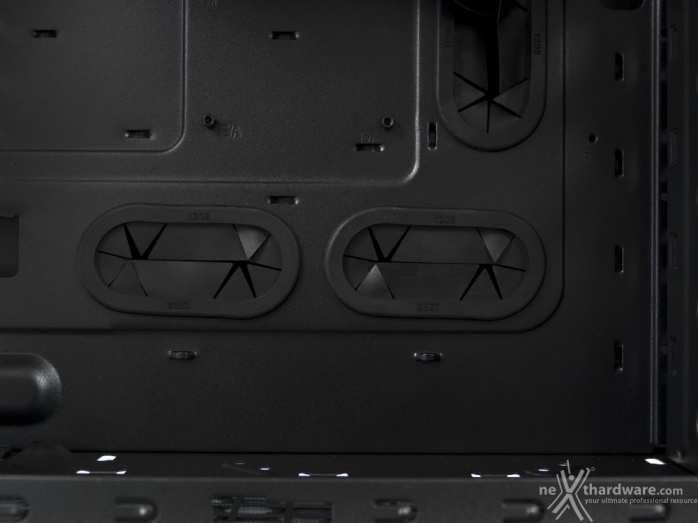 Thermaltake Urban S71 5. Caratteristiche interne 6