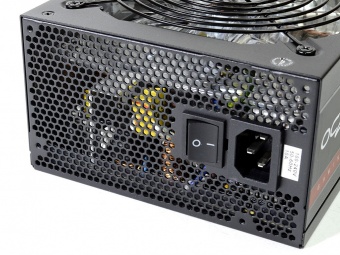 OCZ Fatal1ty 750W 2. Visto da vicino 5