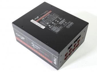OCZ Fatal1ty 750W 2. Visto da vicino 6