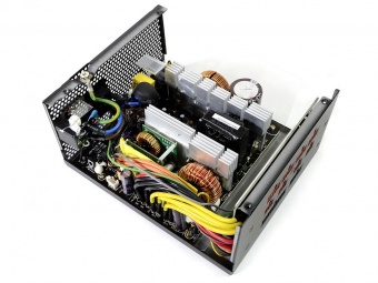 OCZ Fatal1ty 750W 3. Interno: come è fatto 2