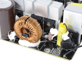 OCZ Fatal1ty 750W 5. Componentistica & Layout - Seconda parte 4