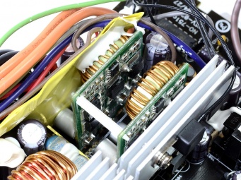 OCZ Fatal1ty 750W 5. Componentistica & Layout - Seconda parte 8