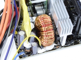 OCZ Fatal1ty 750W 5. Componentistica & Layout - Seconda parte 9