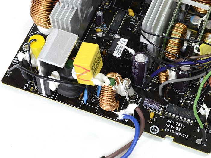 OCZ Fatal1ty 750W 5. Componentistica & Layout - Seconda parte 1