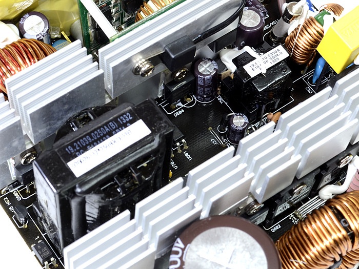 OCZ Fatal1ty 750W 5. Componentistica & Layout - Seconda parte 6