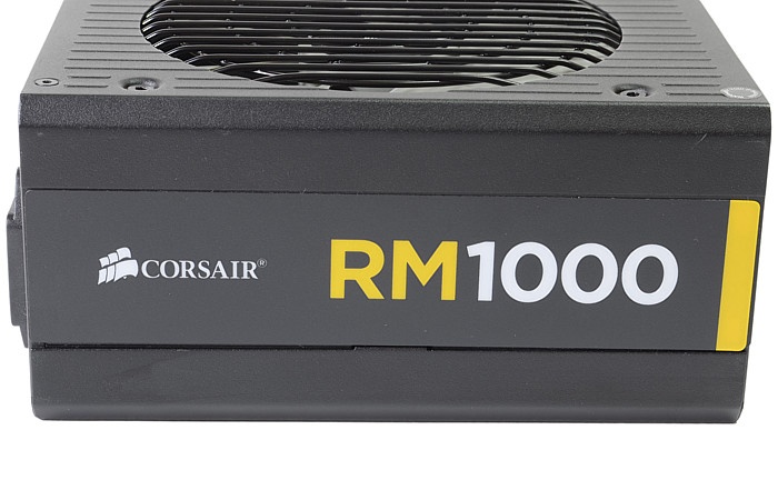 Corsair RM1000 2. Visto da vicino 3