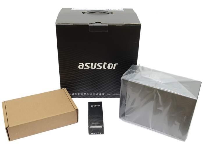 ASUSTOR AS-202TE 1. Confezione e accessori 4