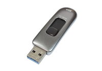 Buone prestazioni e prezzo aggressivo per un Flash Drive decisamente alla moda. 